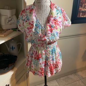 Super cute floral top